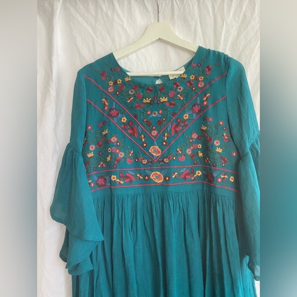 Umgee Boho Bliss Mandy and Ally Embroirdered Bell Sleeve
Dress Size Medium - Picture 12 of 16